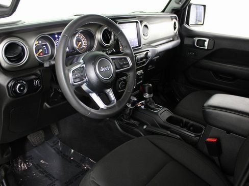 Used 2023 Jeep Wrangler Sahara image 14