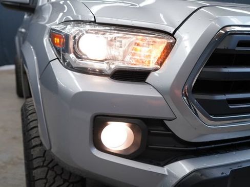Used 2017 Toyota Tacoma SR5 AWD/4WD image 52