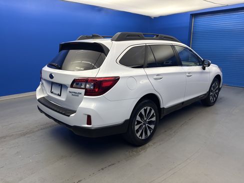 Used 2017 Subaru Outback 2.5i Limited AWD/4WD image 7