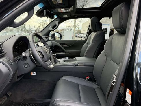 Used 2025 Lexus LX 600 4WD w/ Luxury Package image 14