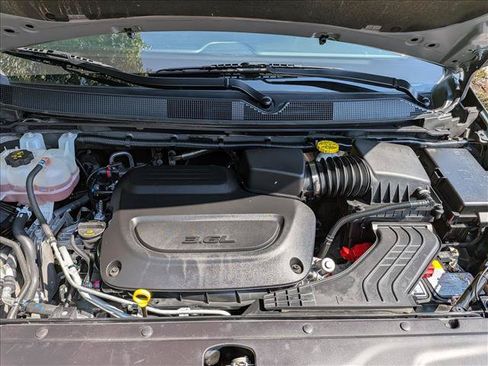 Used 2025 Chrysler Pacifica Select FWD image 10