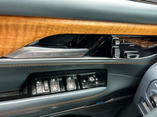 Used 2022 Jeep Grand Wagoneer Series III AWD/4WD image 17