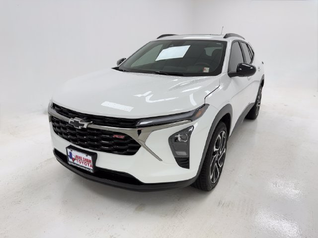 Used 2026 Chevrolet Trax RS w/ Sunroof Package FWD image 4