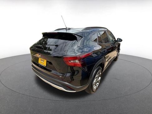 Used 2025 Chevrolet Trax LT image 5