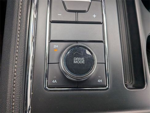 Used 2024 Ford Expedition XLT image 17