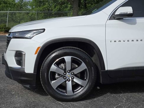 Certified 2023 Chevrolet Traverse LT w/ LT Premium Package FWD image 8