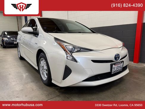 Used 2016 Toyota Prius Three image 11
