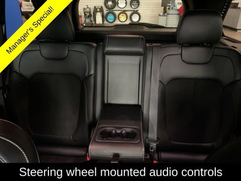 Used 2025 Jeep Grand Cherokee Altitude AWD/4WD image 13