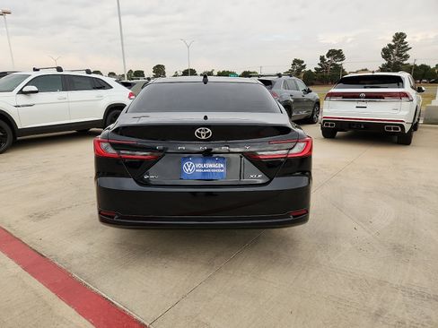 Used 2025 Toyota Camry XLE FWD image 6