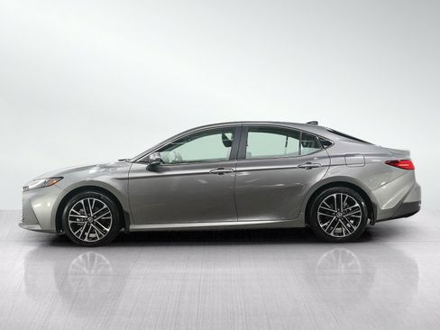 Used 2026 Toyota Camry XLE AWD/4WD image 2