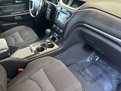 Used 2016 Chevrolet Traverse LT w/ Style and Technology Package FWD image 17