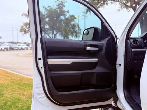 Used 2016 Toyota Tundra SR5 w/ SR5 Upgrade Package image 18