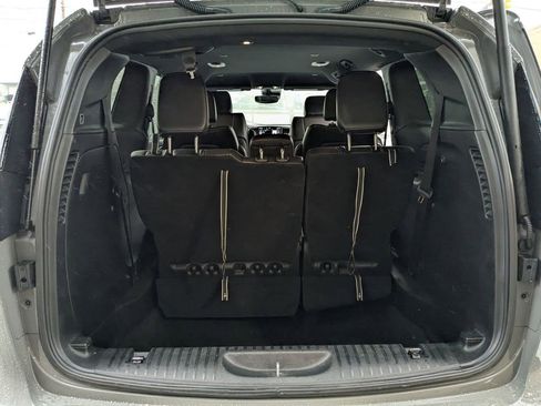 Used 2025 Chrysler Pacifica Select image 30