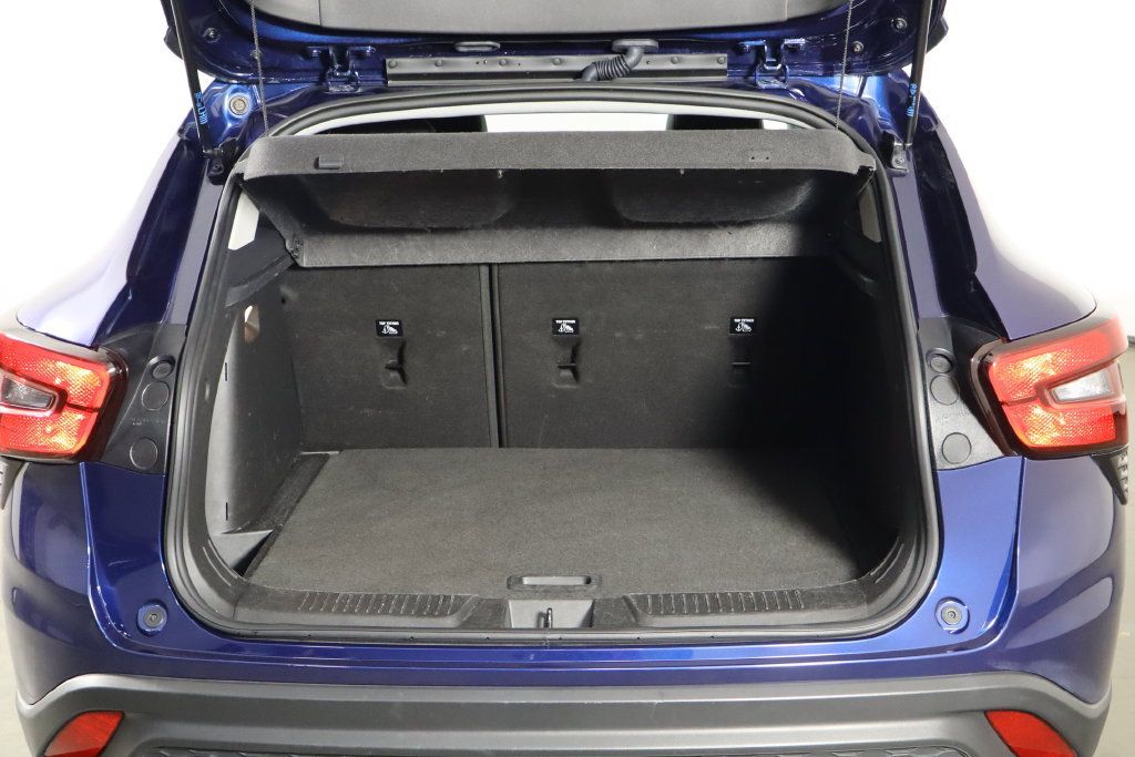 Used 2024 Chevrolet Trax LT FWD image 17