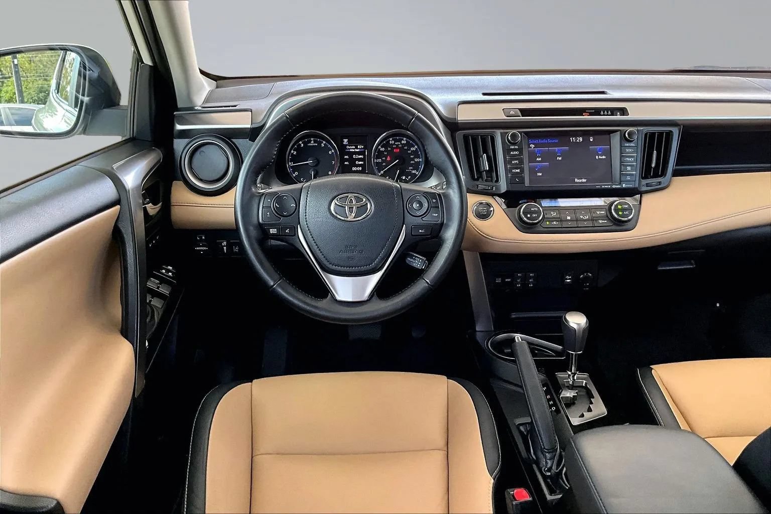 Used 2018 Toyota RAV4 Limited FWD image 8