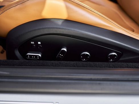 Used 2018 Ferrari GTC4Lusso image 38