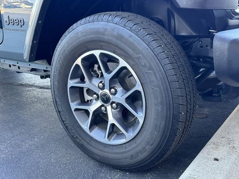 Used 2024 Jeep Gladiator Sport image 22