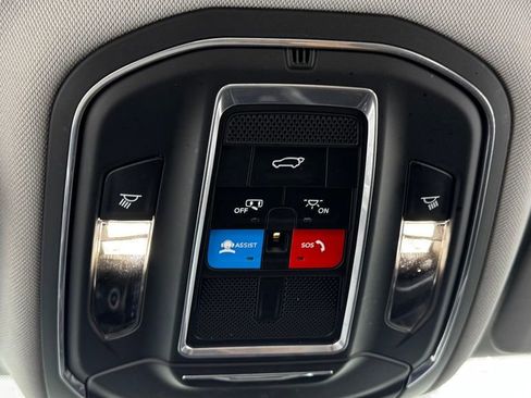 Used 2023 Jeep Grand Cherokee Limited w/ Black Appearance Package AWD/4WD image 31