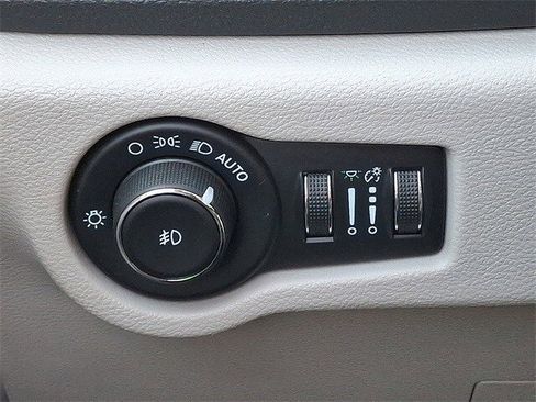 Used 2021 Chrysler Pacifica Touring-L image 25