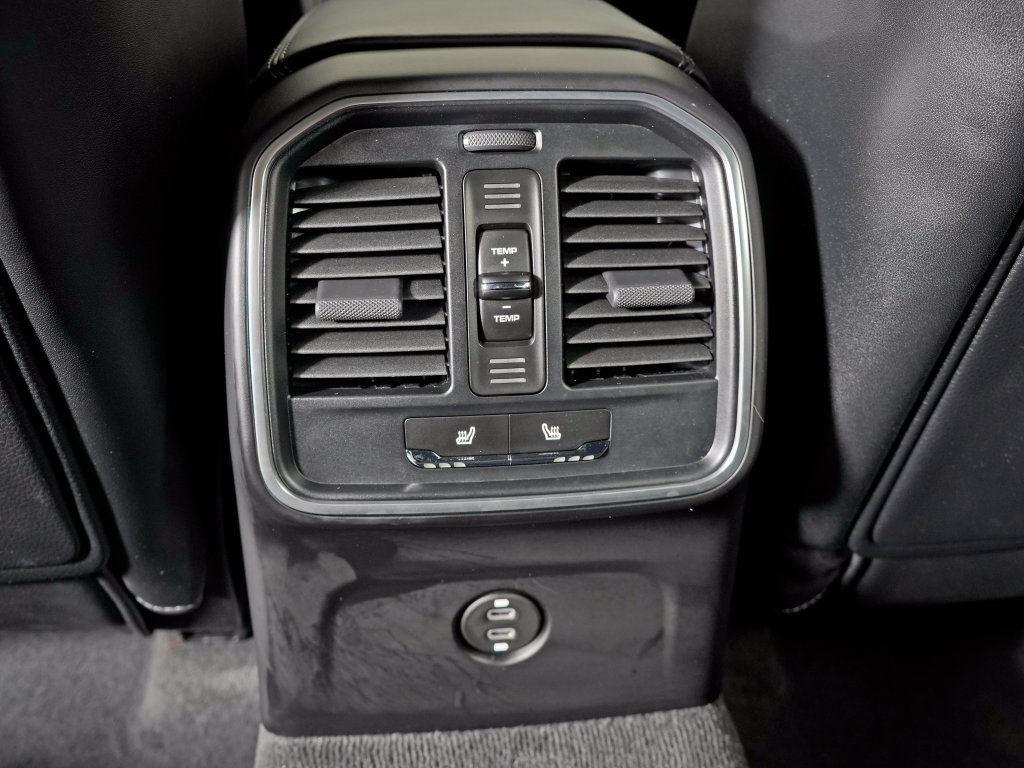 Certified 2025 Porsche Macan w/ Premium Package Plus AWD/4WD image 41