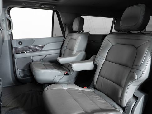 Used 2021 Lincoln Navigator L Reserve image 18