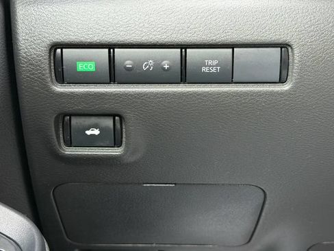 Used 2024 Nissan Sentra SV FWD image 16