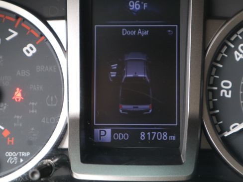 Used 2020 Toyota Tacoma SR5 w/ SR5 Appearance Package (SM) RWD image 30