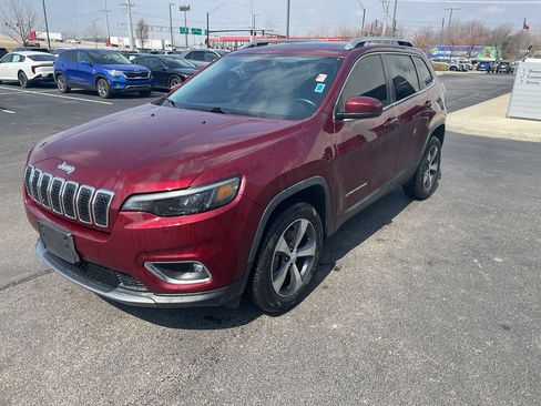 Used 2019 Jeep Cherokee Limited AWD/4WD image 2