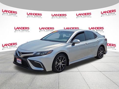 Used 2024 Toyota Camry SE FWD image 7
