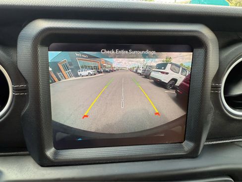 Used 2022 Jeep Wrangler Unlimited Sahara w/ Cold Weather Group image 20