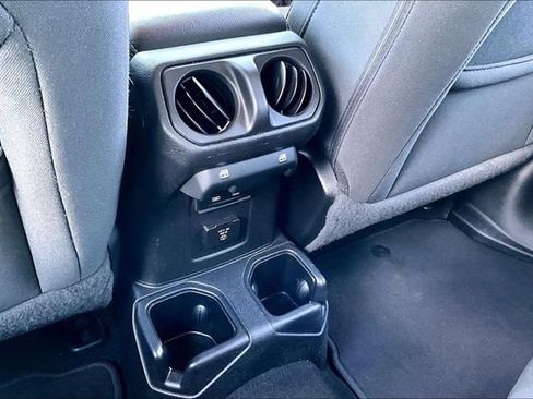 Used 2021 Jeep Wrangler Unlimited Sahara AWD/4WD image 10