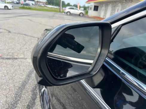 Used 2020 Toyota Camry SE FWD image 28
