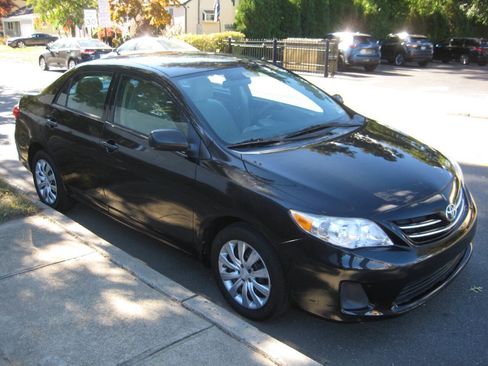 Used 2013 Toyota Corolla LE image 3