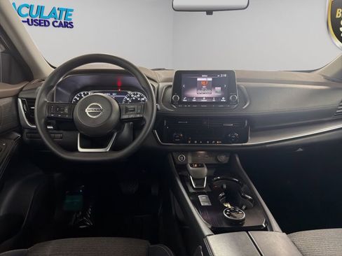 Used 2021 Nissan Rogue SV image 11