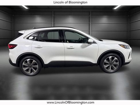 Used 2025 Ford Escape Platinum w/ Class II Trailer Tow Package image 8