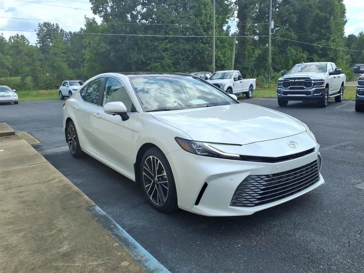 Used 2025 Toyota Camry XLE w/ Premium Plus Package FWD image 3