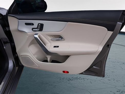 Used 2022 Mercedes-Benz CLA 250 image 33