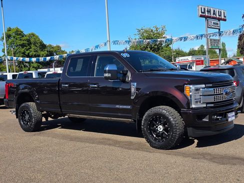 Used 2019 Ford F350 Platinum w/ Platinum Ultimate Package AWD/4WD image 37