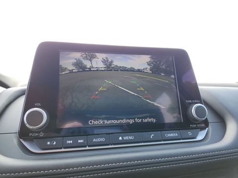 Used 2023 Nissan Rogue S AWD/4WD image 2