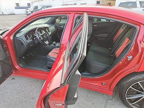 Used 2012 Dodge Charger SE RWD image 8