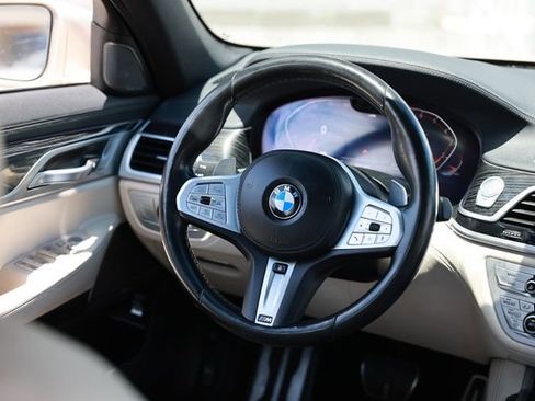 Used 2022 BMW 740i w/ Luxury Rear Seating Package RWD image 37