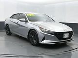 Used 2022 Hyundai Elantra SEL image 2