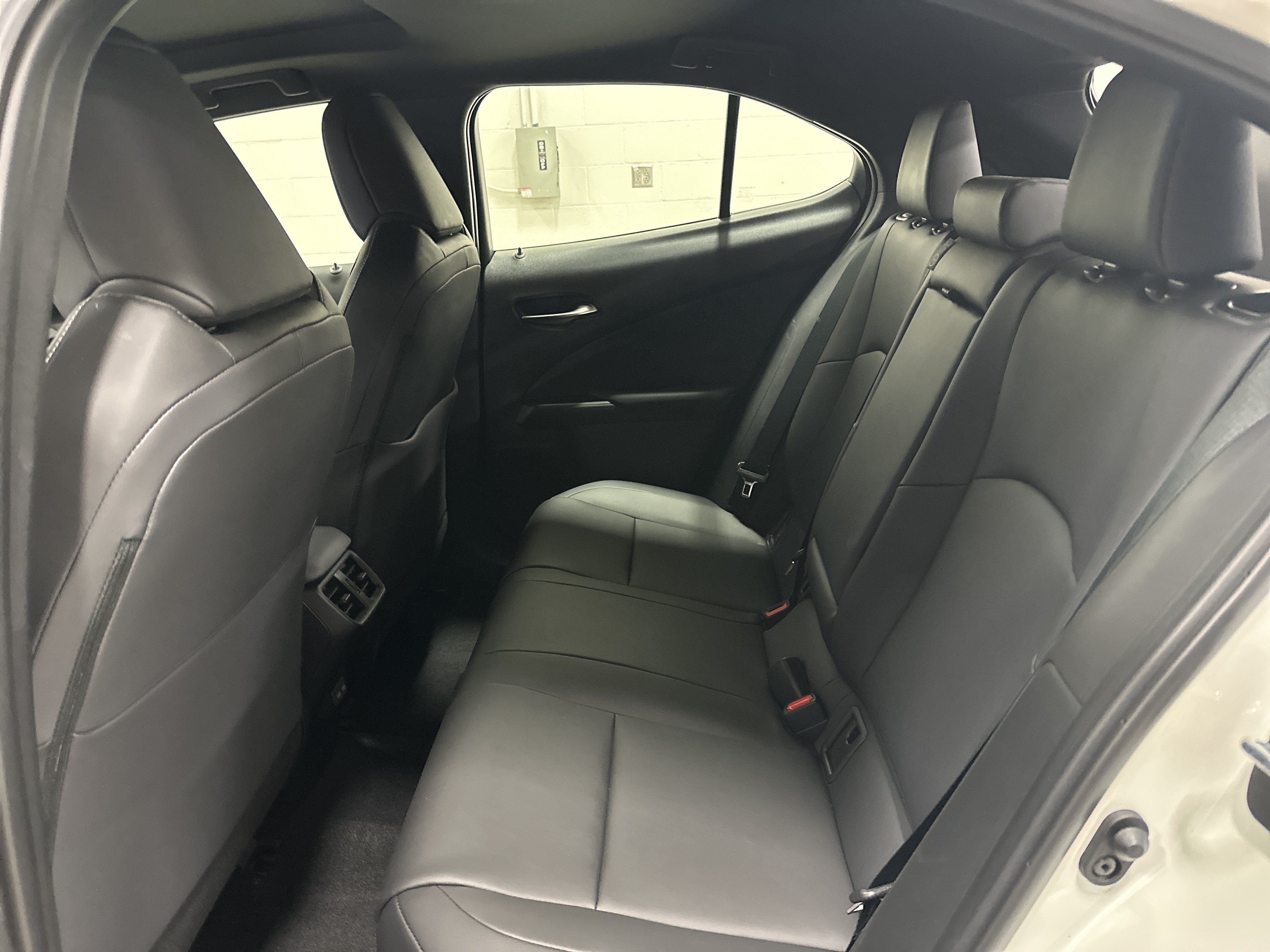 Certified 2025 Lexus UX 300h AWD w/ Accessory Package (Z2) image 31