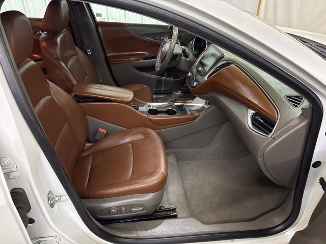 Used 2018 Chevrolet Malibu LT w/ Leather Package FWD image 18