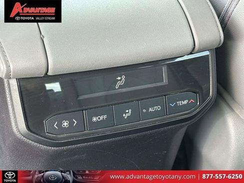 Used 2022 Toyota Highlander XLE image 14