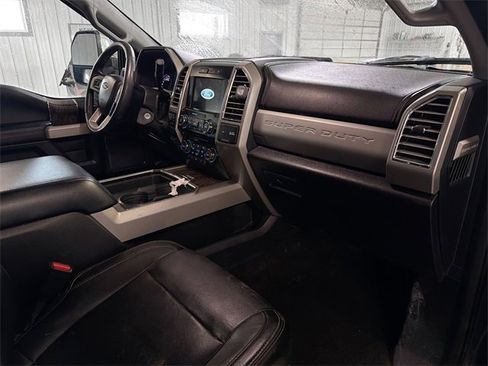 Used 2017 Ford F250 Lariat w/ Chrome Package image 12