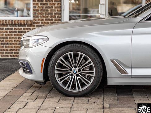 Used 2018 BMW 530i xDrive w/ Premium Package AWD/4WD image 5