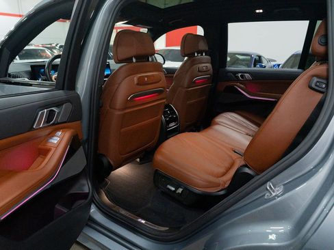 Used 2023 BMW X7 M60i image 27