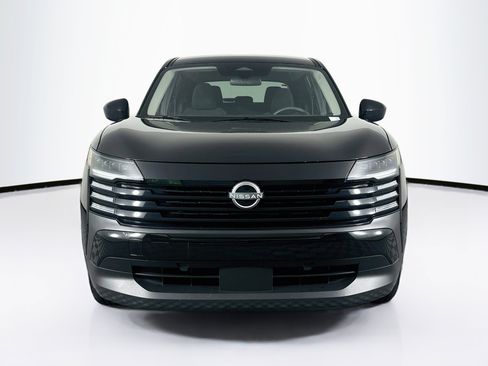 Used 2025 Nissan Kicks SV AWD/4WD image 2