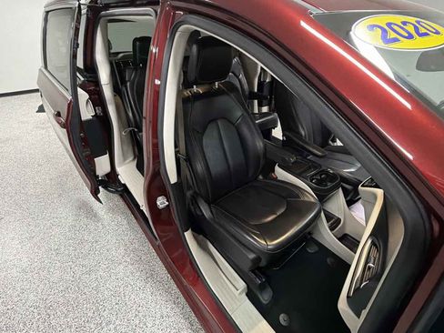 Used 2020 Chrysler Voyager Lxi image 31